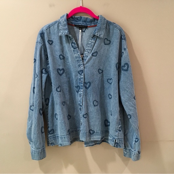 Jane and Delancey Tops - NWT Jane And Delancey Womens L Shirt Heart Print Embroidery Blue Chambray Button
